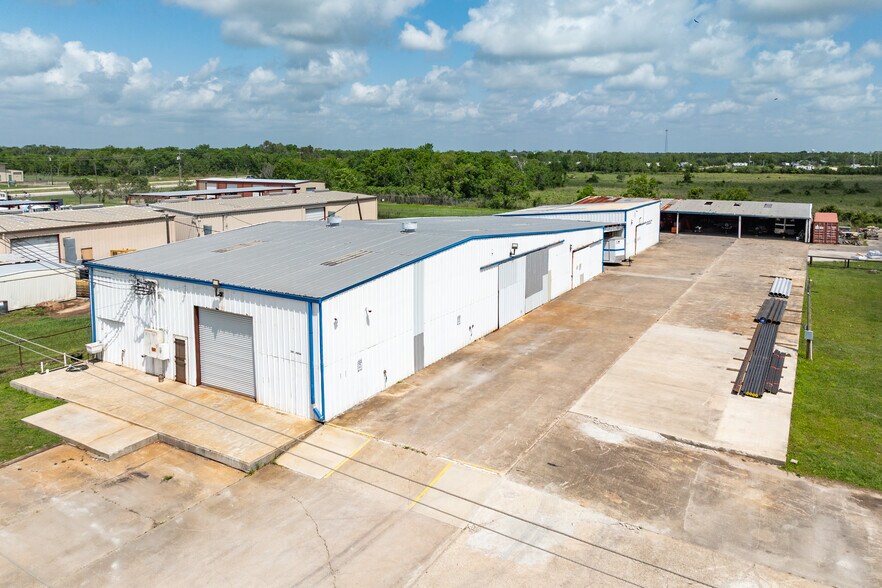 219 Legion Rd, Angleton, TX à vendre - Photo du bâtiment - Image 1 de 8