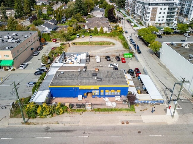 Plus de détails pour 13845 104th Ave, Surrey, BC - Commerce de détail à vendre