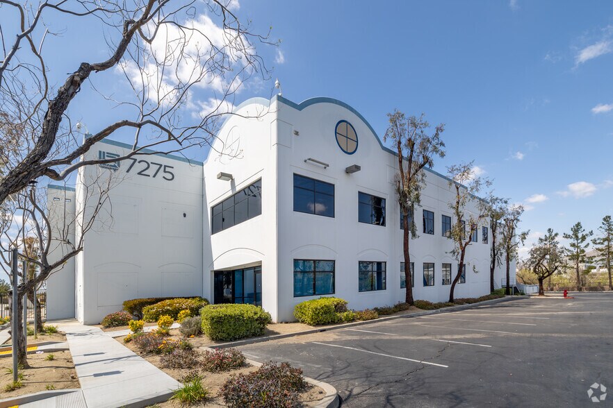 7275 Sycamore Canyon Blvd, Riverside, CA à louer - Photo du bâtiment - Image 3 de 8