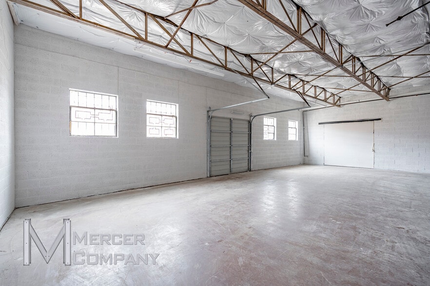 923-925 Slocum St, Dallas, TX for sale - Interior Photo - Image 3 of 8