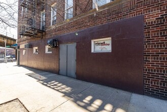 1737 Pilgrim Ave, Bronx, NY à louer Photo du bâtiment- Image 1 de 1