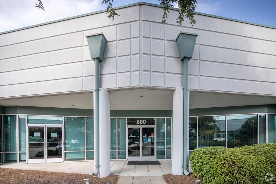 633 Davis Dr, Morrisville, NC for lease - Building Photo - Image 3 of 6