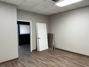 3042-3058 W Goodman Rd, Horn Lake, MS for lease Interior Photo- Image 2 of 6