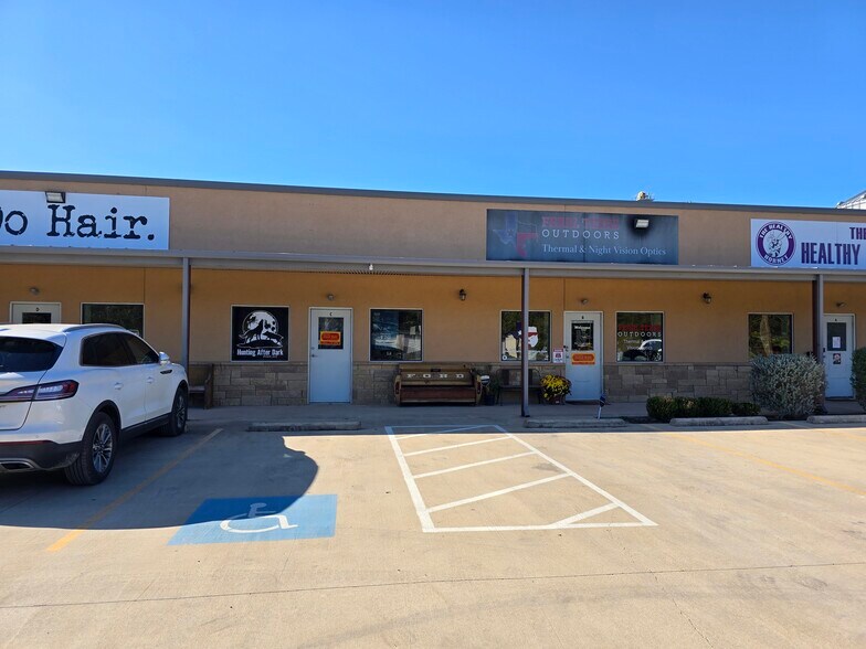 301 S Franklin St, Holland, TX à louer - Photo du bâtiment - Image 2 de 7
