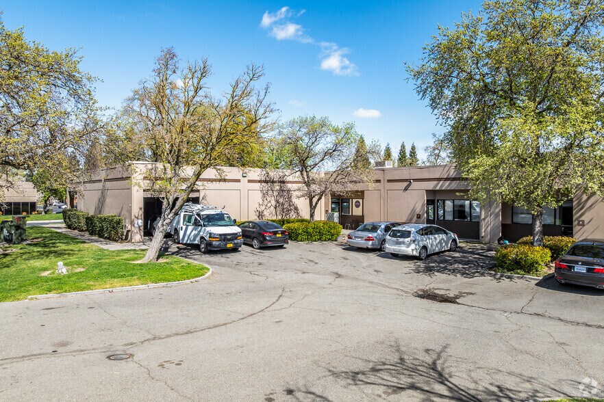 300 Harris Ave, Sacramento, CA à vendre - Photo du bâtiment - Image 2 de 10