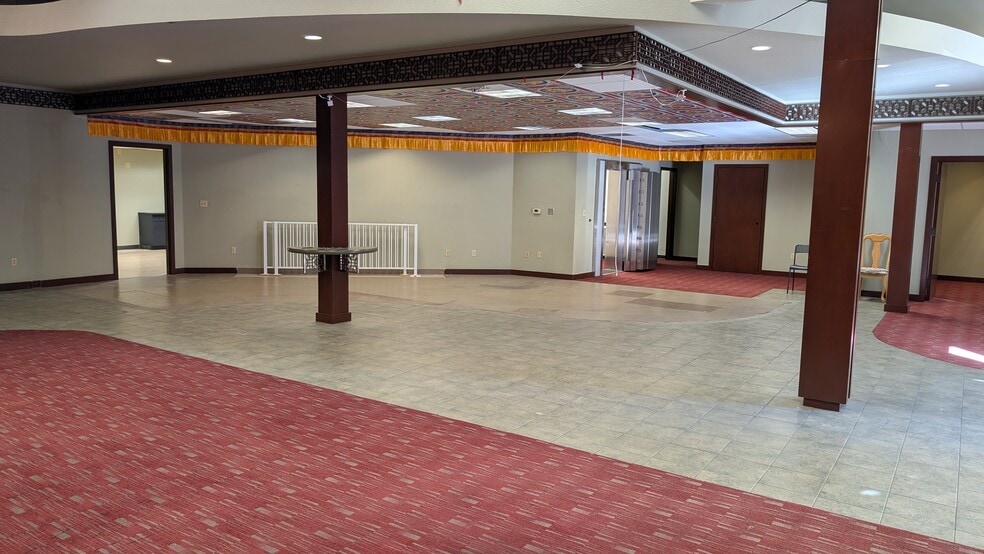 933 N Broadway, Los Angeles, CA for lease - Interior Photo - Image 2 of 13