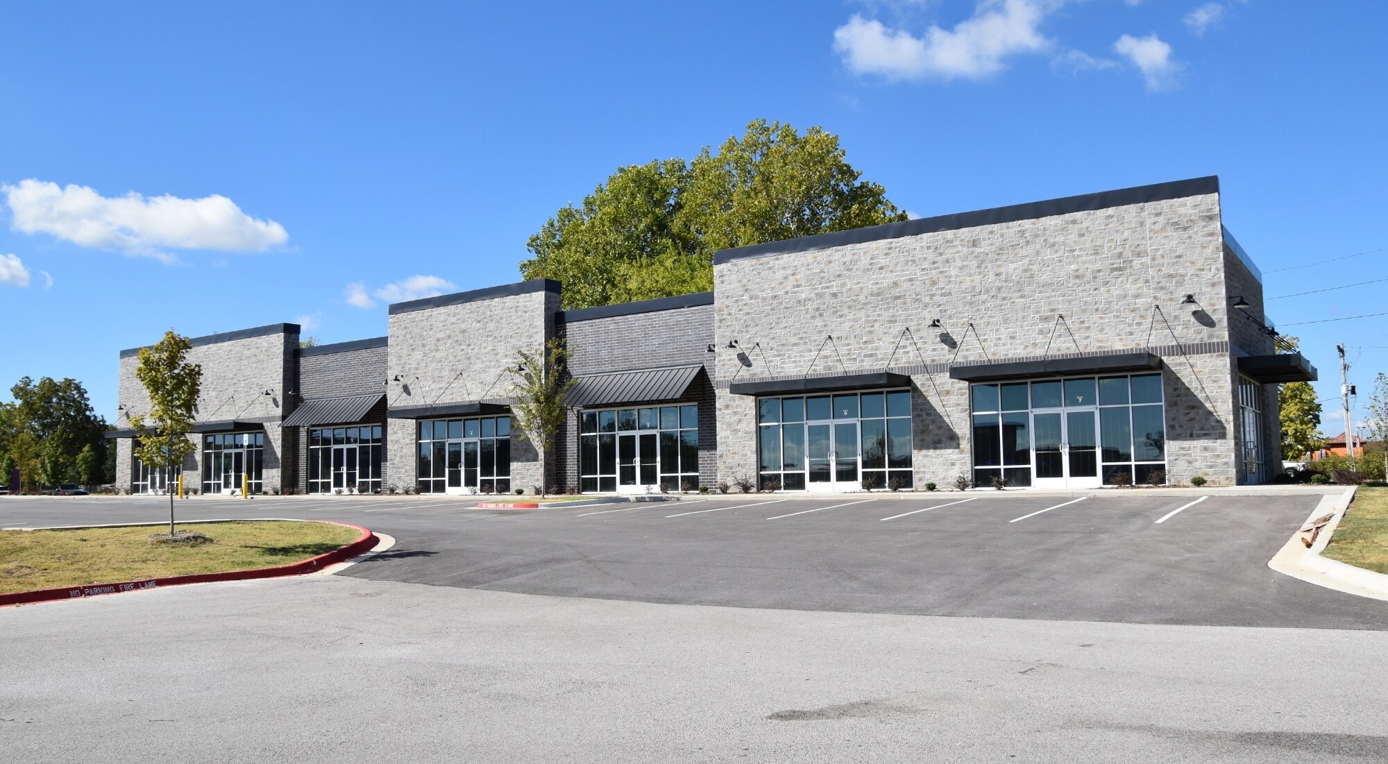 1331 E Henri de Tonti Blvd, Tontitown, AR for sale Building Photo- Image 1 of 1