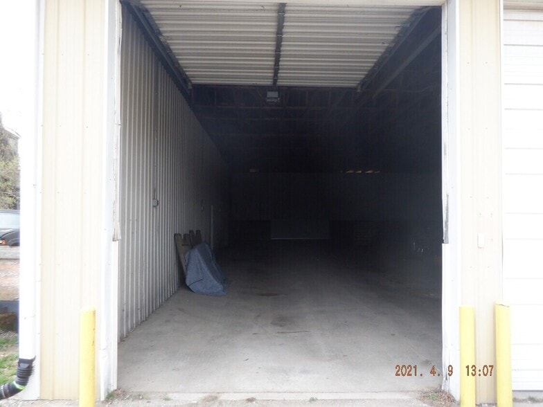 Portage Street portfolio of 2 properties for sale on LoopNet.ca - Building Photo - Image 3 of 3