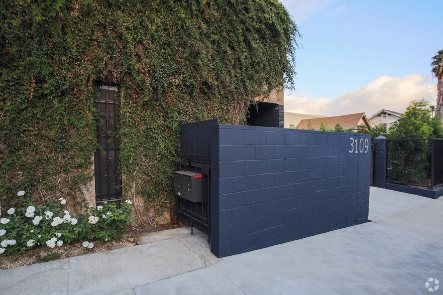 3109-3117 W Temple St, Los Angeles, CA à louer - Photo du bâtiment - Image 2 de 17