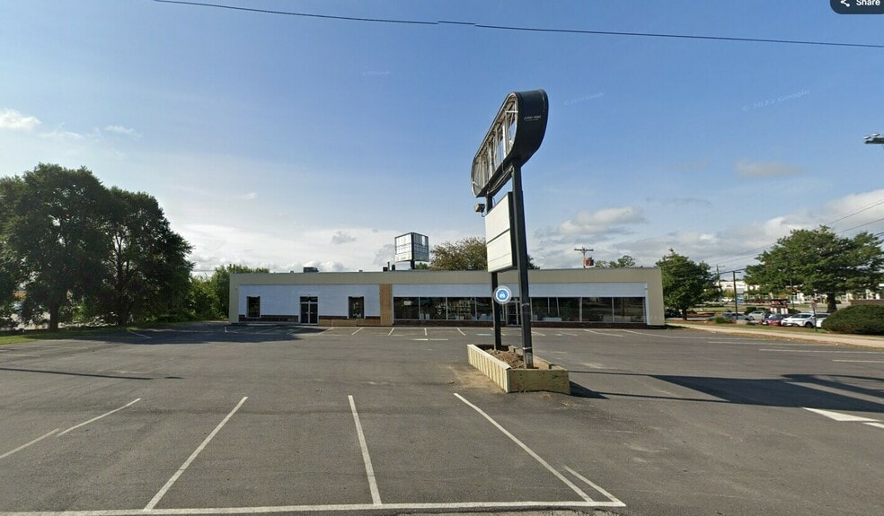 717-719 S Willow St, Manchester, NH for sale - Building Photo - Image 3 of 4