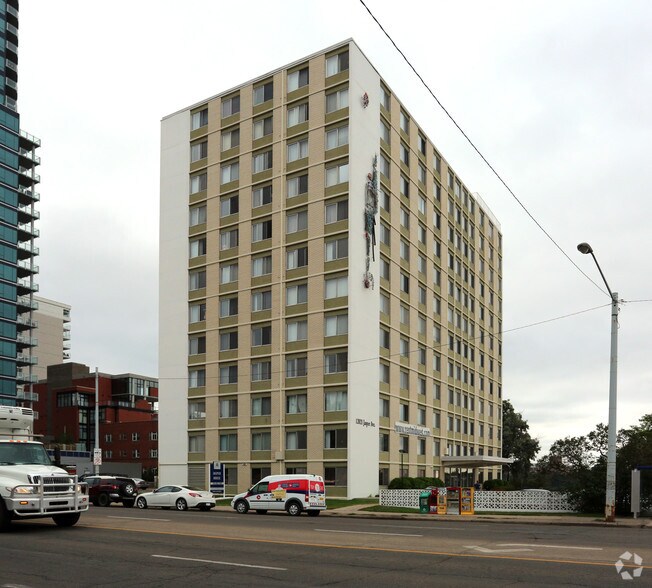 12021 Jasper Av, Edmonton, AB à vendre - Photo principale - Image 1 de 1