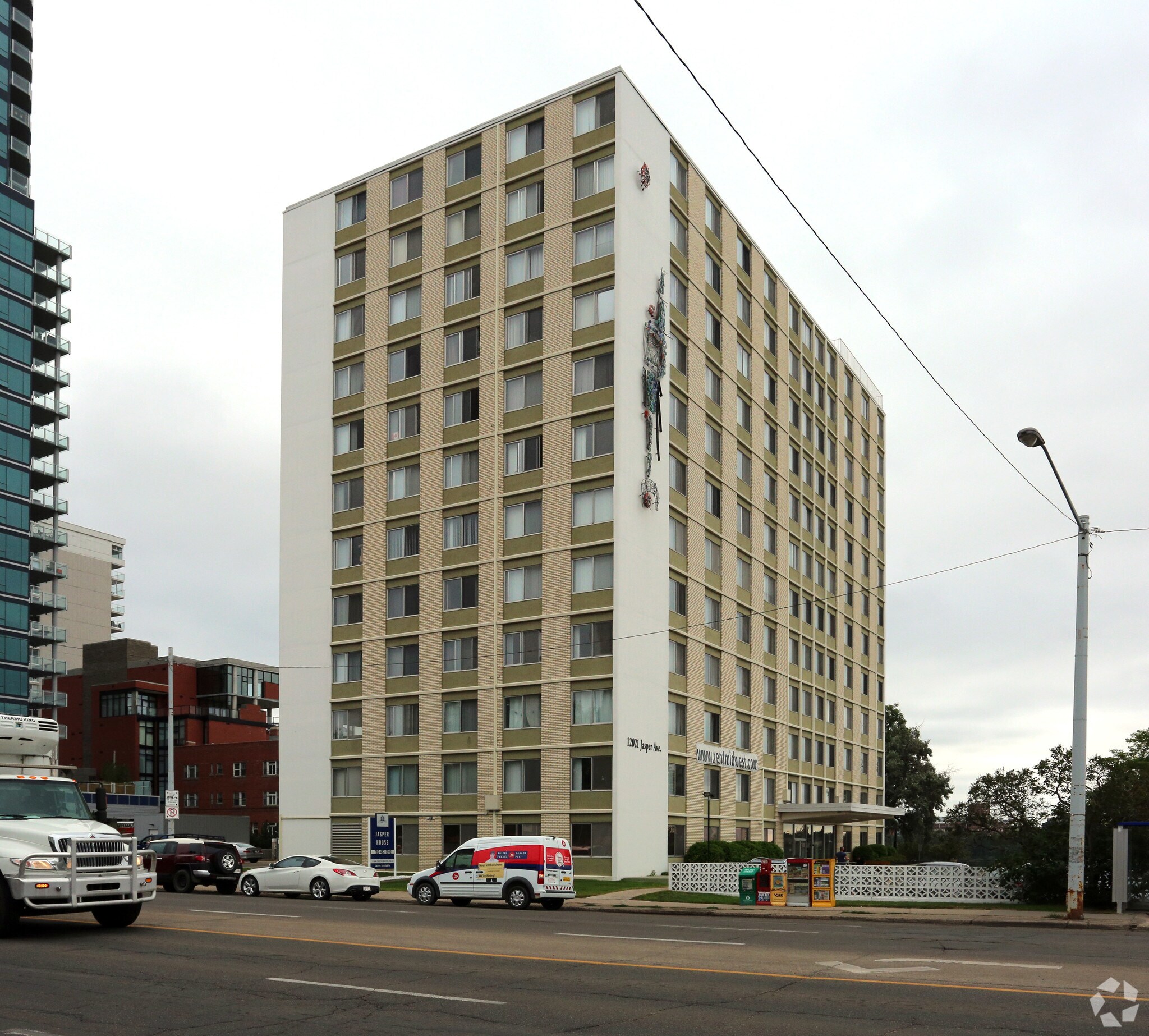 12021 Jasper Av, Edmonton, AB à vendre Photo principale- Image 1 de 1