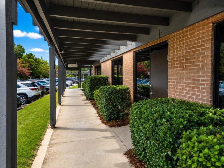 2711 Randolph Rd, Charlotte, NC à vendre - Photo du bâtiment - Image 2 de 16
