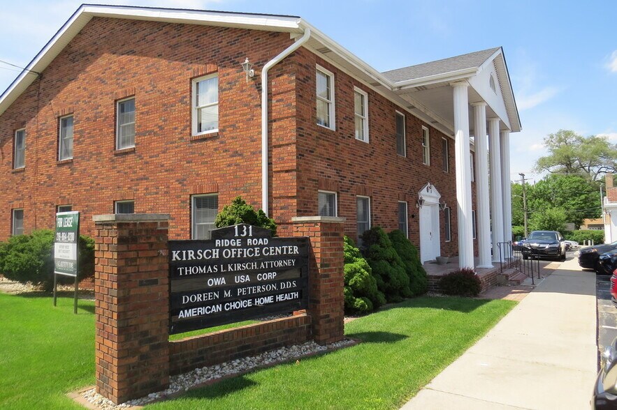 131 Ridge Rd, Munster, IN à louer - Photo du bâtiment - Image 2 de 18