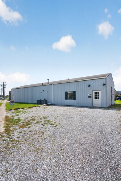 908 N 4th St, Ames, IA for lease - Building Photo - Image 1 of 17