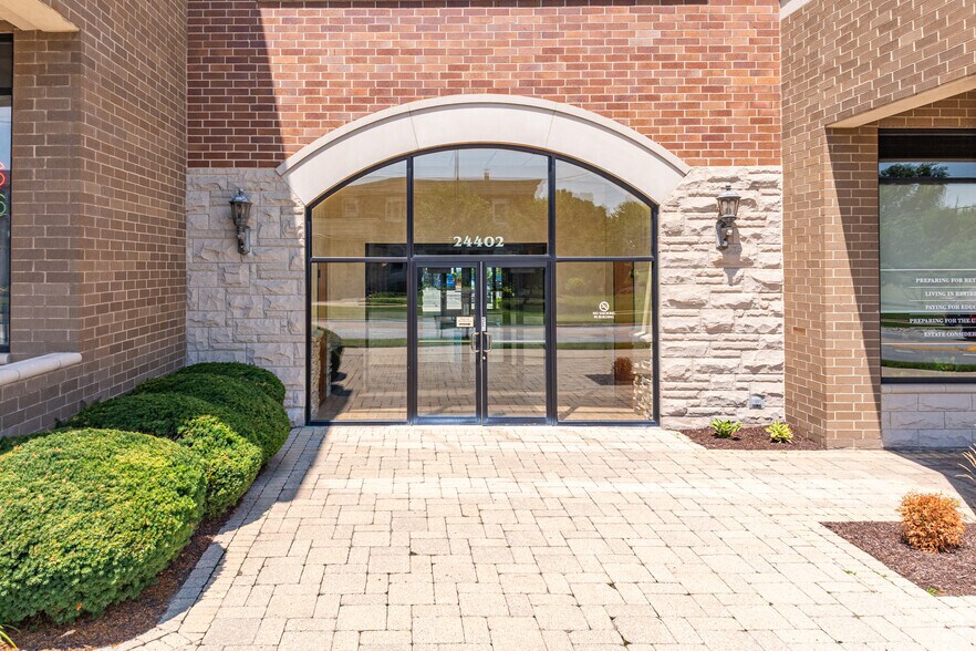 24402 W Lockport St, Plainfield, IL à louer - Photo du bâtiment - Image 3 de 11