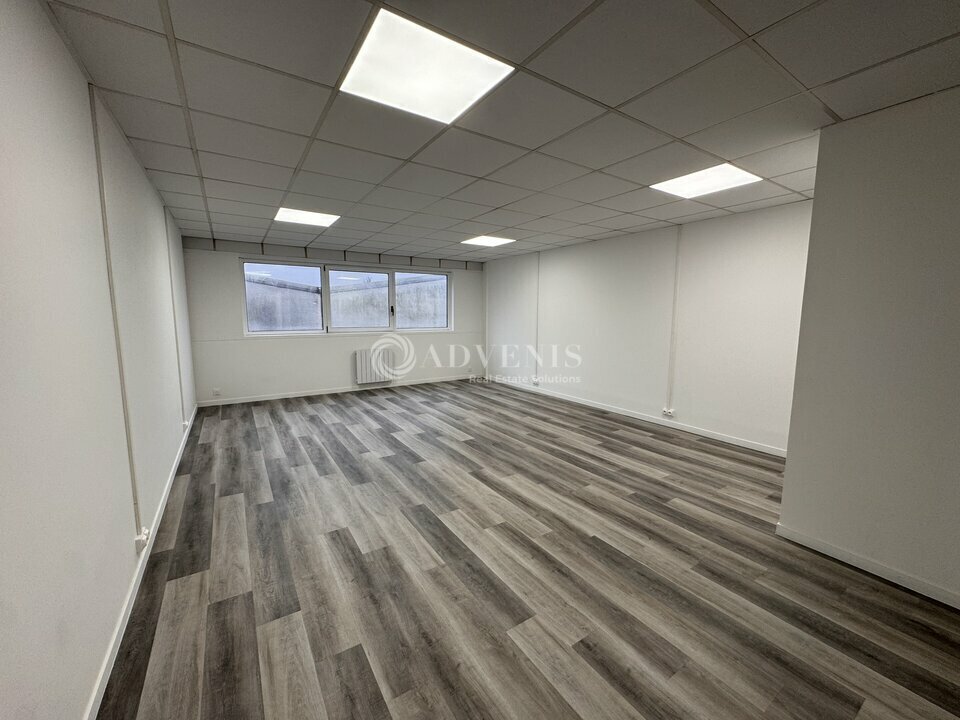 Office in Ozoir-la-Ferrière for lease Interior Photo- Image 1 of 5