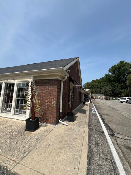 1810 Broad Ripple Ave, Indianapolis, IN à louer - Photo du bâtiment - Image 3 de 12