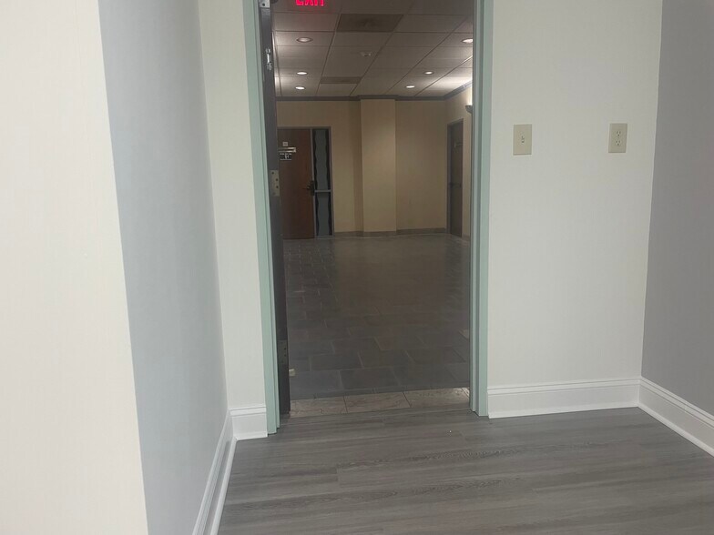 101 Conner Dr, Chapel Hill, NC à louer - Photo du bâtiment - Image 3 de 20