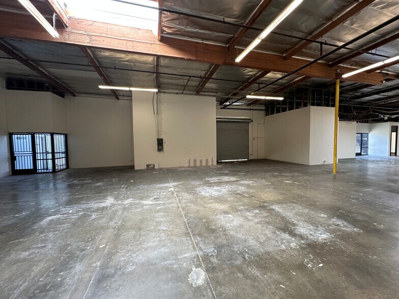 425 W Century Ave, San Bernardino, CA à louer - Photo du bâtiment - Image 3 de 8