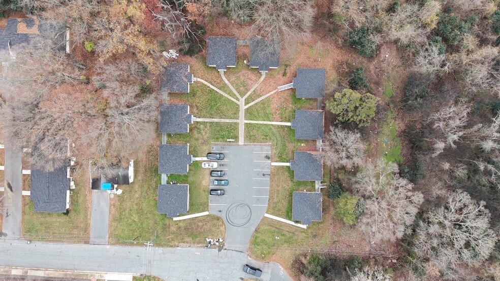 2439 Carmine St, Charlotte, NC for sale - Primary Photo - Image 1 of 17