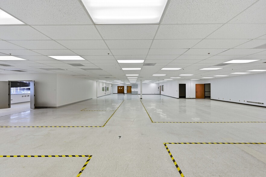 675 Sycamore Dr, Milpitas, CA for lease - Building Photo - Image 3 of 12