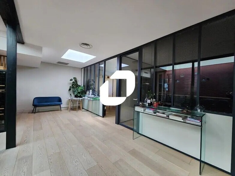 Office in Bordeaux for lease - Building Photo - Image 2 of 13