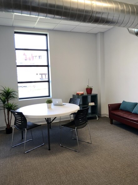 31 W 31st St, Kansas City, MO à vendre - Photo intérieure - Image 2 de 12