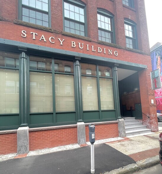 41 Taylor St, Springfield, MA à louer - Photo du bâtiment - Image 2 de 6