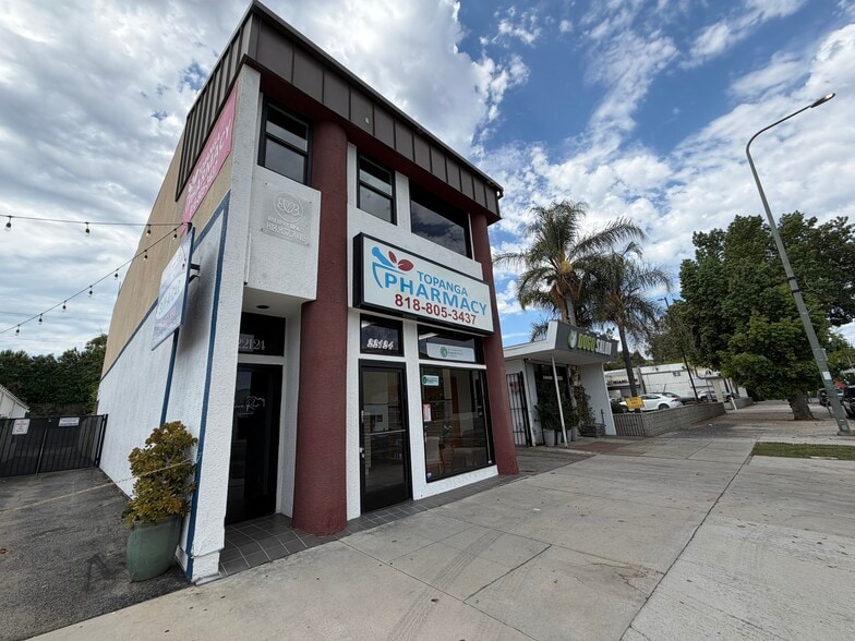 22124 Ventura Blvd, Woodland Hills, CA for lease - Building Photo - Image 3 of 8