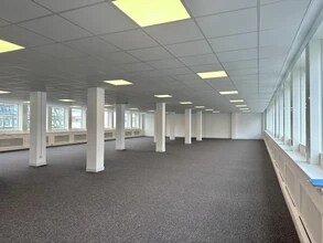 Office in Levallois-Perret for lease Interior Photo- Image 2 of 2