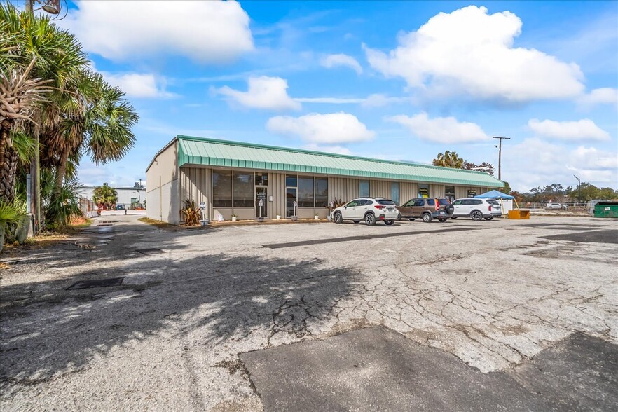 95-99 S Plumosa St, Merritt Island, FL à vendre - Photo du bâtiment - Image 2 de 46