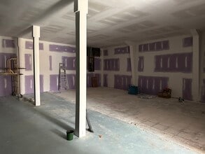 402 S Oak St, Buchanan, MI for lease Interior Photo- Image 1 of 8