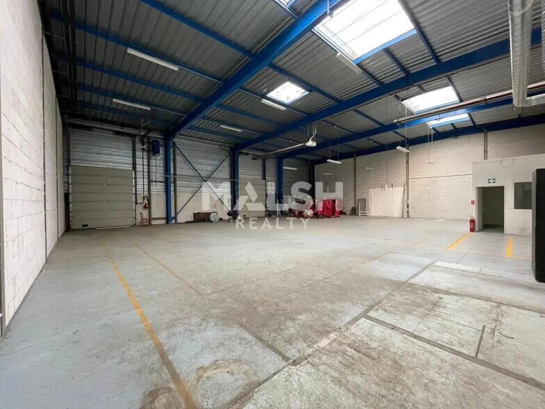 Flex in Vaulx-en-Velin for lease - Interior Photo - Image 2 of 10