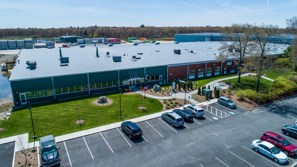 241 Francis Ave, Mansfield, MA à louer - Photo du bâtiment - Image 2 de 9