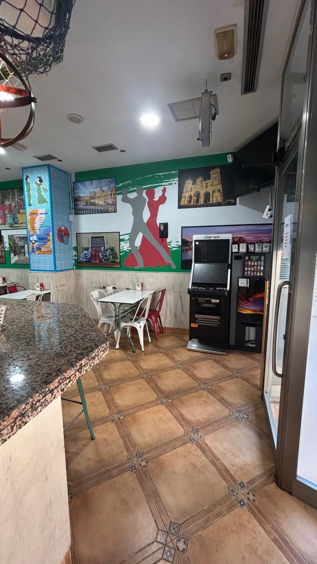 Commerce de détail dans Zaragoza, Zaragoza à louer Photo du bâtiment- Image 1 de 29