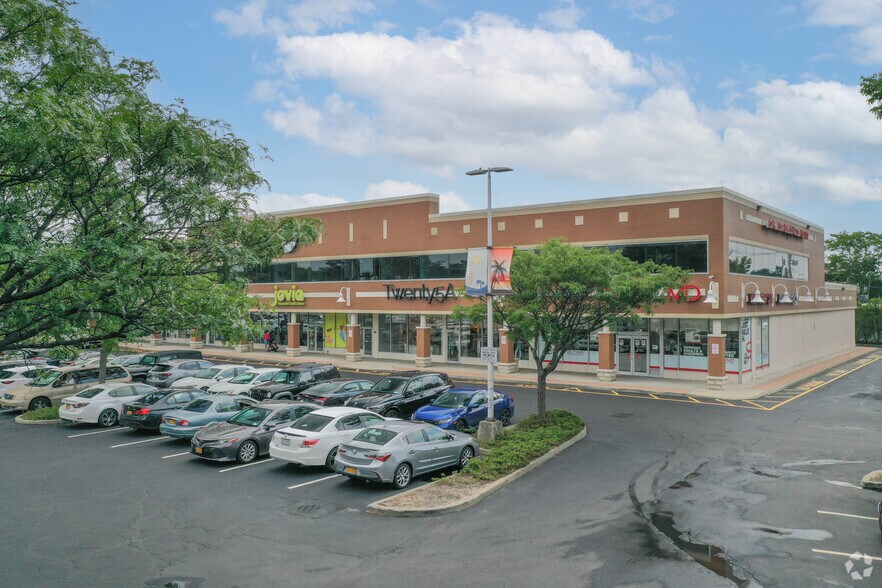 6500-6566 Jericho Turnpike, Commack, NY for lease - Primary Photo - Image 2 of 6