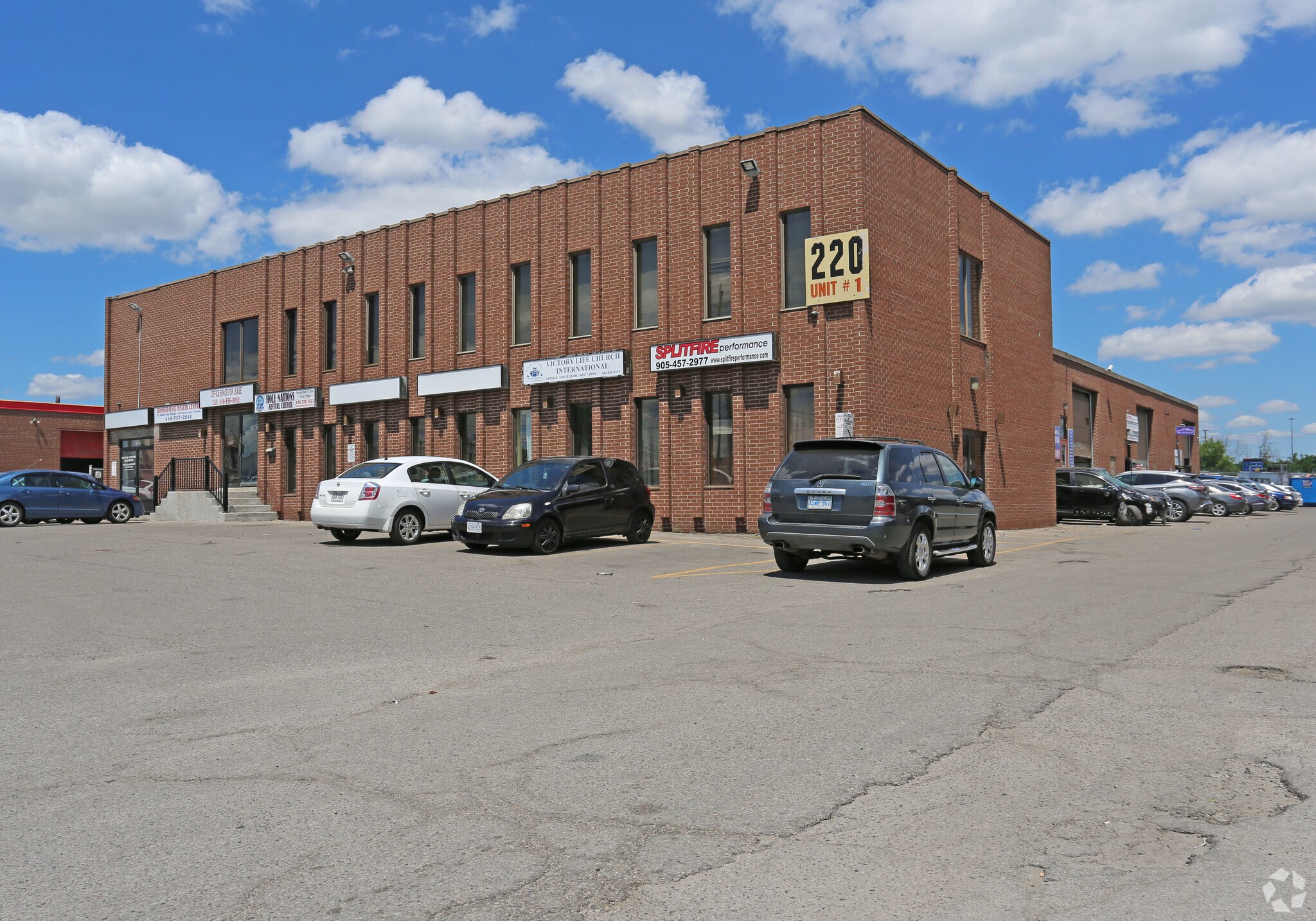 220 Rutherford Rd, Brampton, ON à vendre Photo principale- Image 1 de 1