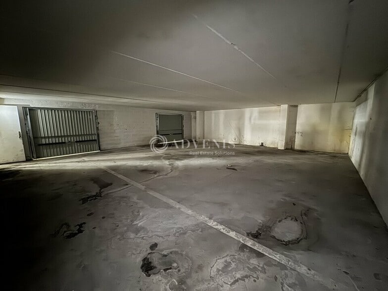 Flex in Évry-Courcouronnes for sale - Building Photo - Image 1 of 5
