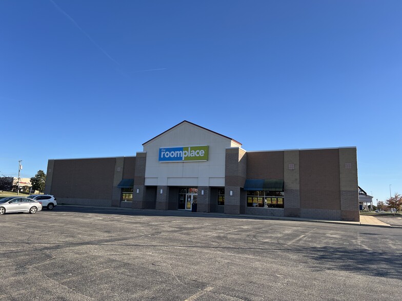 2221 N Richmond Rd, Mchenry, IL for lease - Building Photo - Image 1 of 4