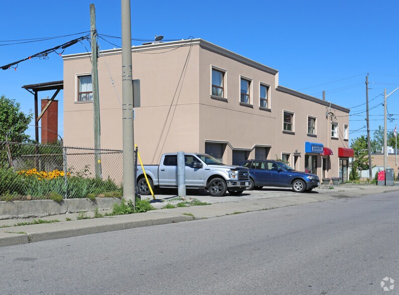 1525 O'connor Dr, Toronto, ON à vendre - Photo principale - Image 1 de 1