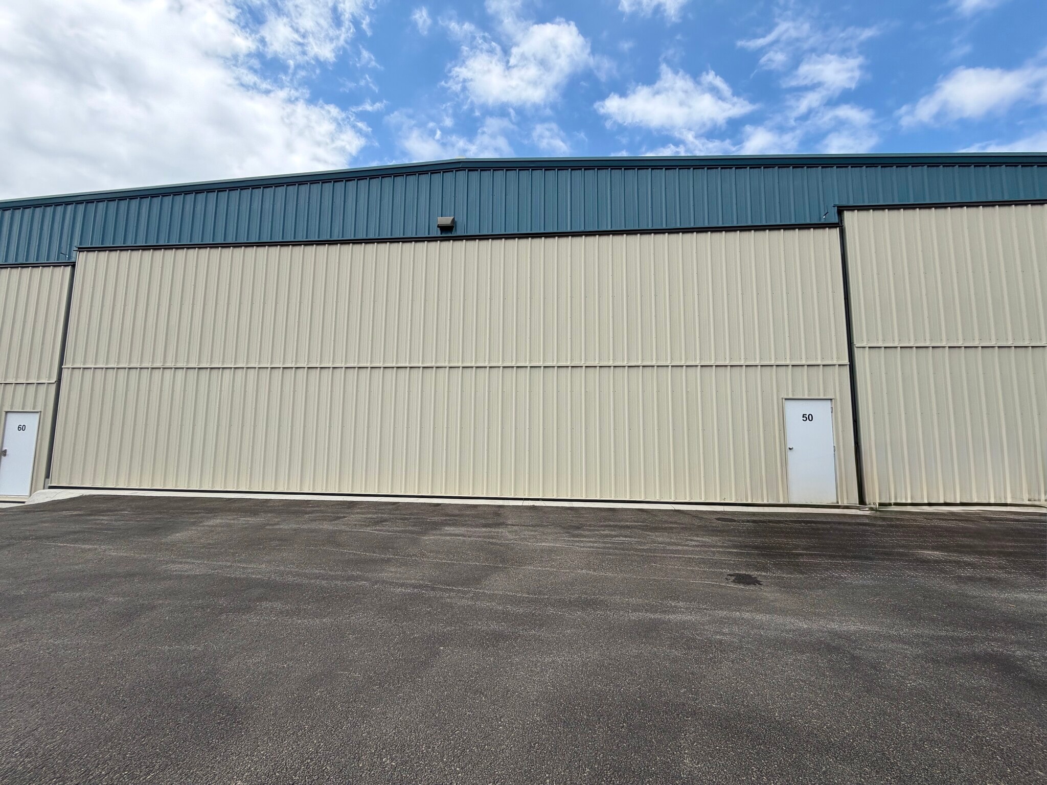 2751 Taxiway Charlie #50, Carson City, NV for sale Primary Photo- Image 1 of 5
