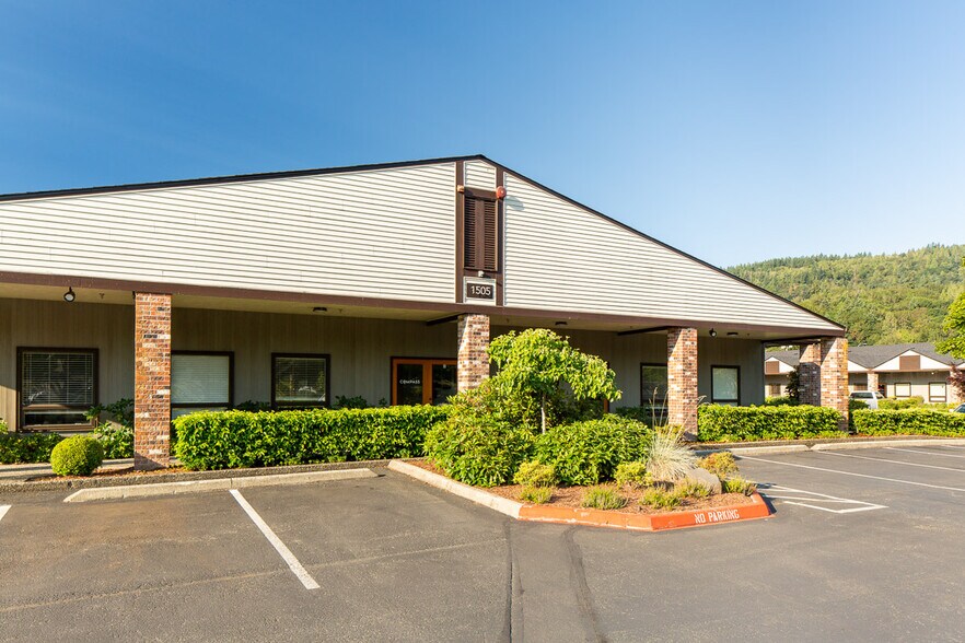 1505 NW Gilman Blvd, Issaquah, WA à louer - Photo du bâtiment - Image 1 de 3