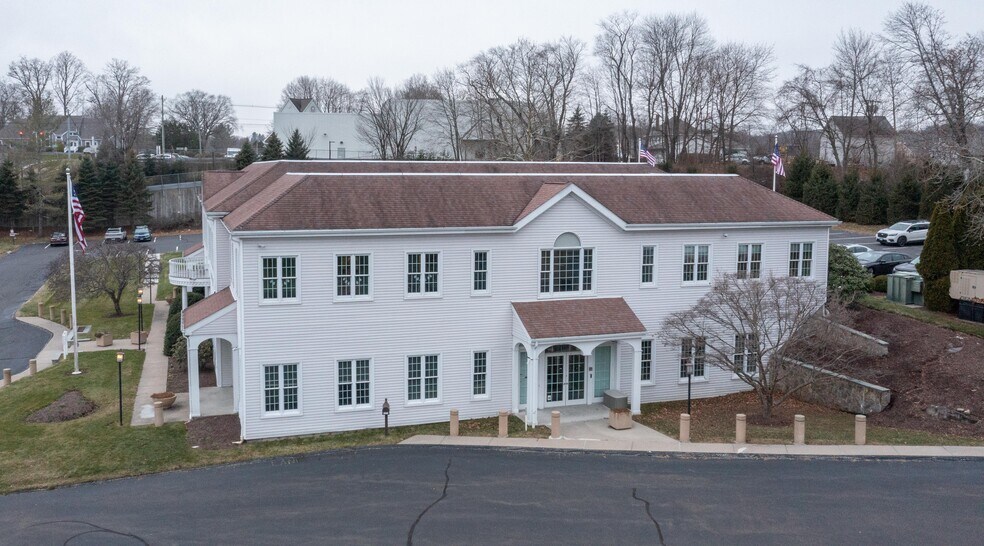 11 Mile Hill Rd, Newtown, CT à louer - Photo du bâtiment - Image 3 de 42