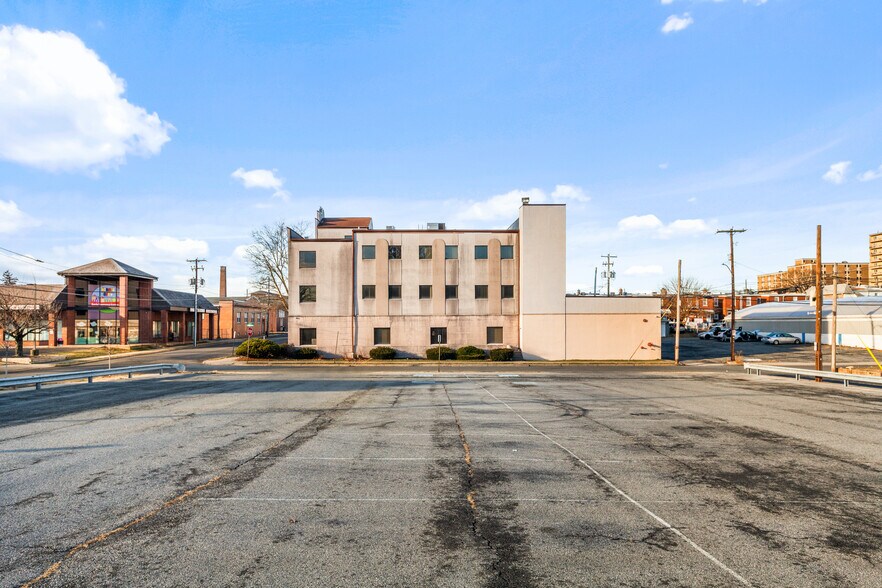 1227 W Liberty St, Allentown, PA à vendre - Photo du bâtiment - Image 2 de 127