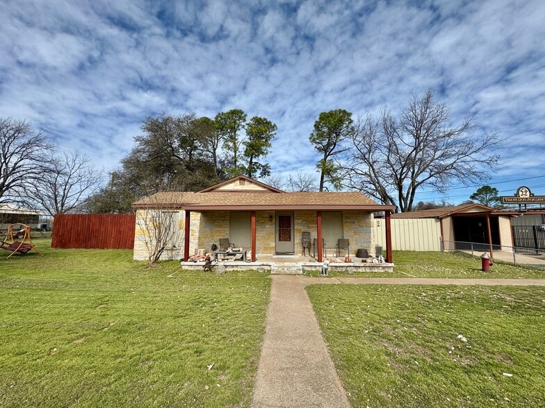 5920 Walnut Creek Dr, Granbury, TX for sale - Building Photo - Image 3 of 3