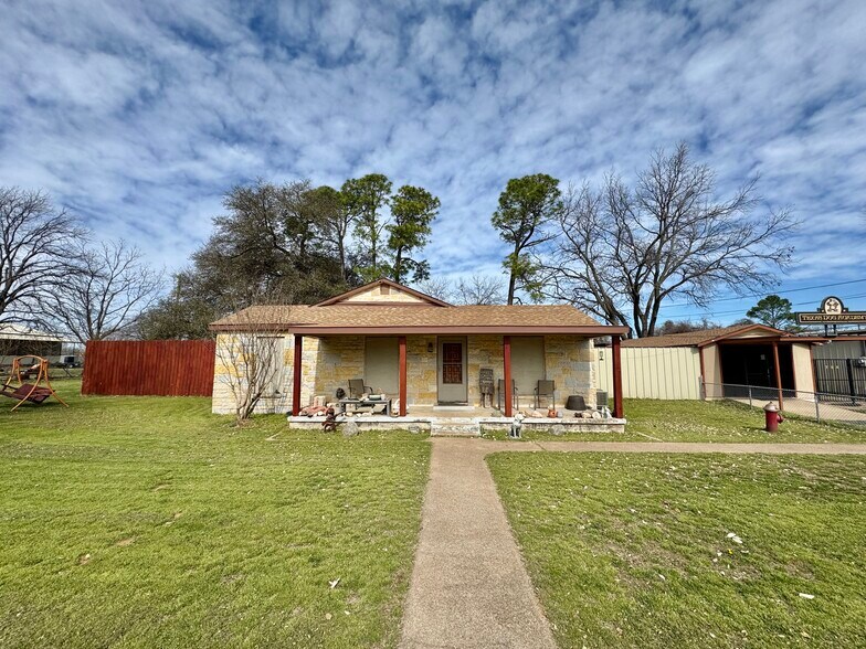 5920 Walnut Creek Dr, Granbury, TX à vendre - Photo du bâtiment - Image 3 de 3