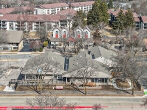 7610 Mineral Point Rd, Madison, WI à louer Photo du bâtiment- Image 2 de 51