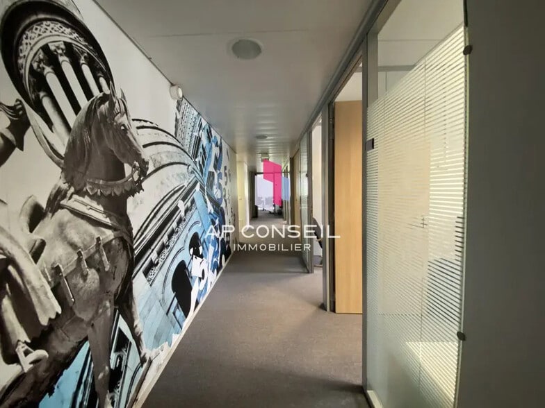 Office in Montigny-le-Bretonneux for lease - Interior Photo - Image 3 of 6