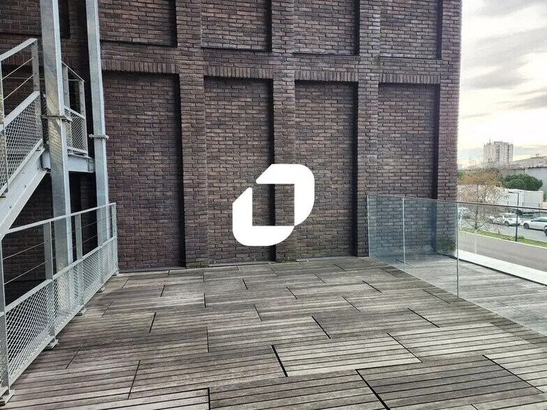 Retail in Bordeaux for lease - Building Photo - Image 3 of 17